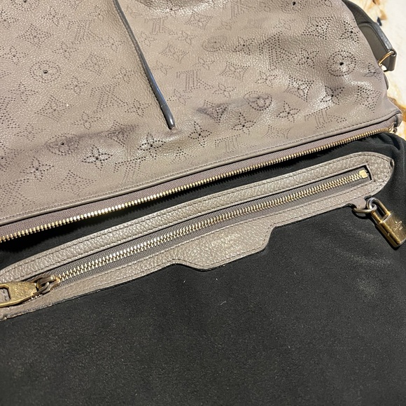 Authentic Louis Vuitton Ombre taupe Mahina leather SELENE MM Shoulder Bag - Picture 8 of 11